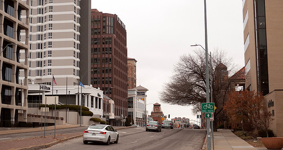 Historic buildings, Hilton hotel and traffic in Kansas City, Mis