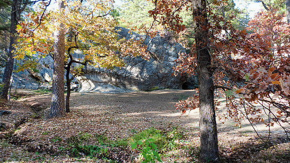 Robber's Cave State Park, cave trail with rocks and autumn color